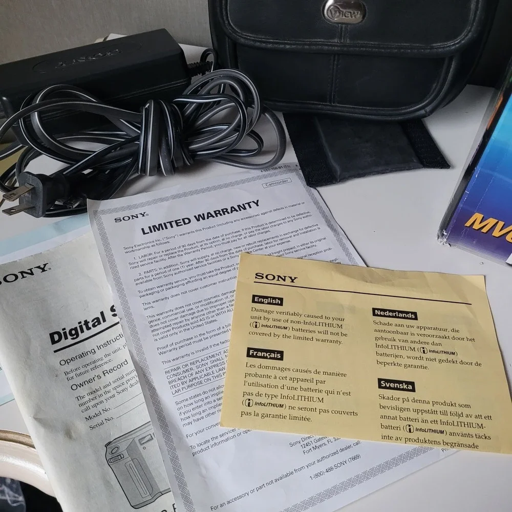 Vintage Sony Digital Mavica MVC-FD200 Camera Bundle - Complete in Box (CIB)